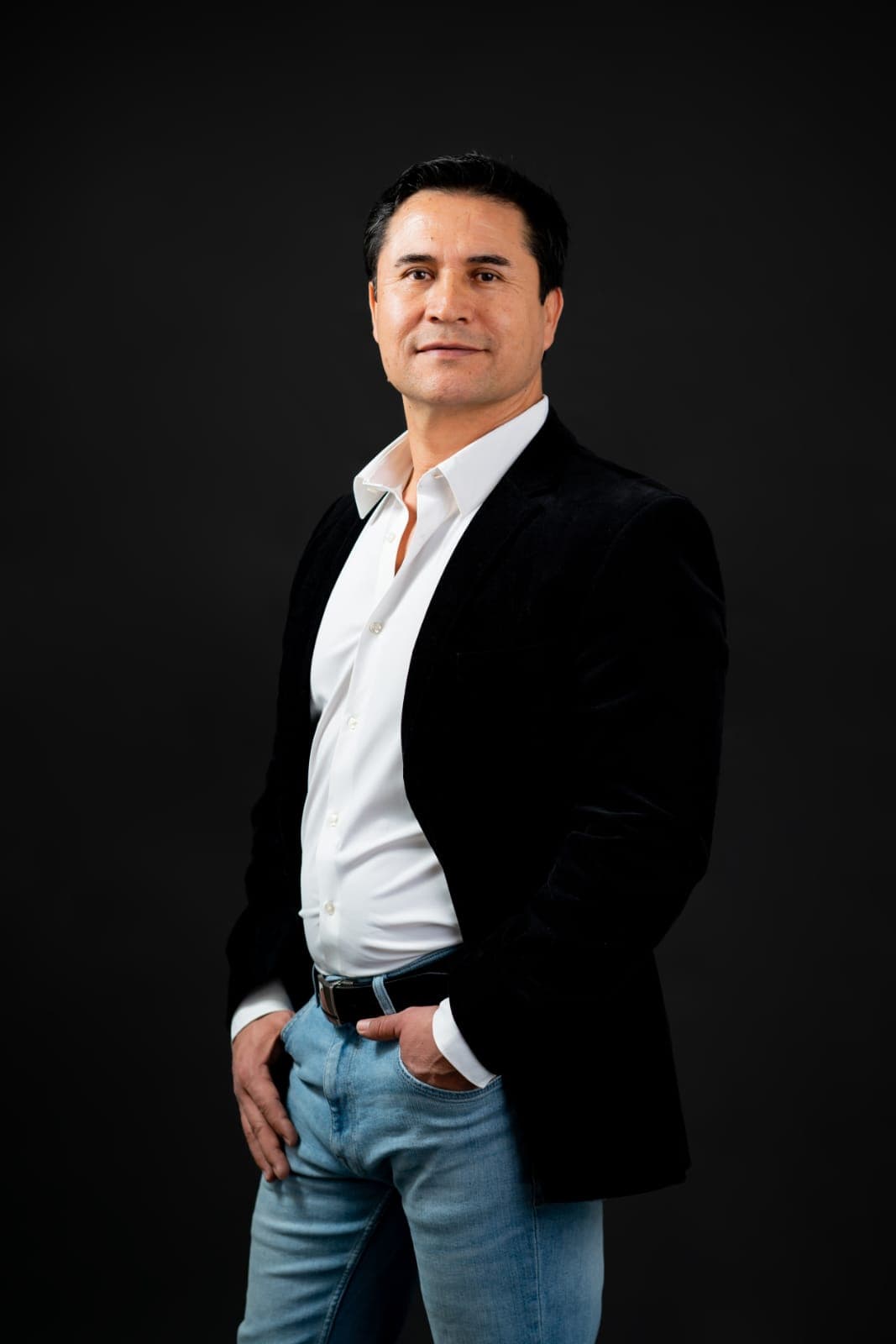 Mario Mares — Empresario y Autor en Texas